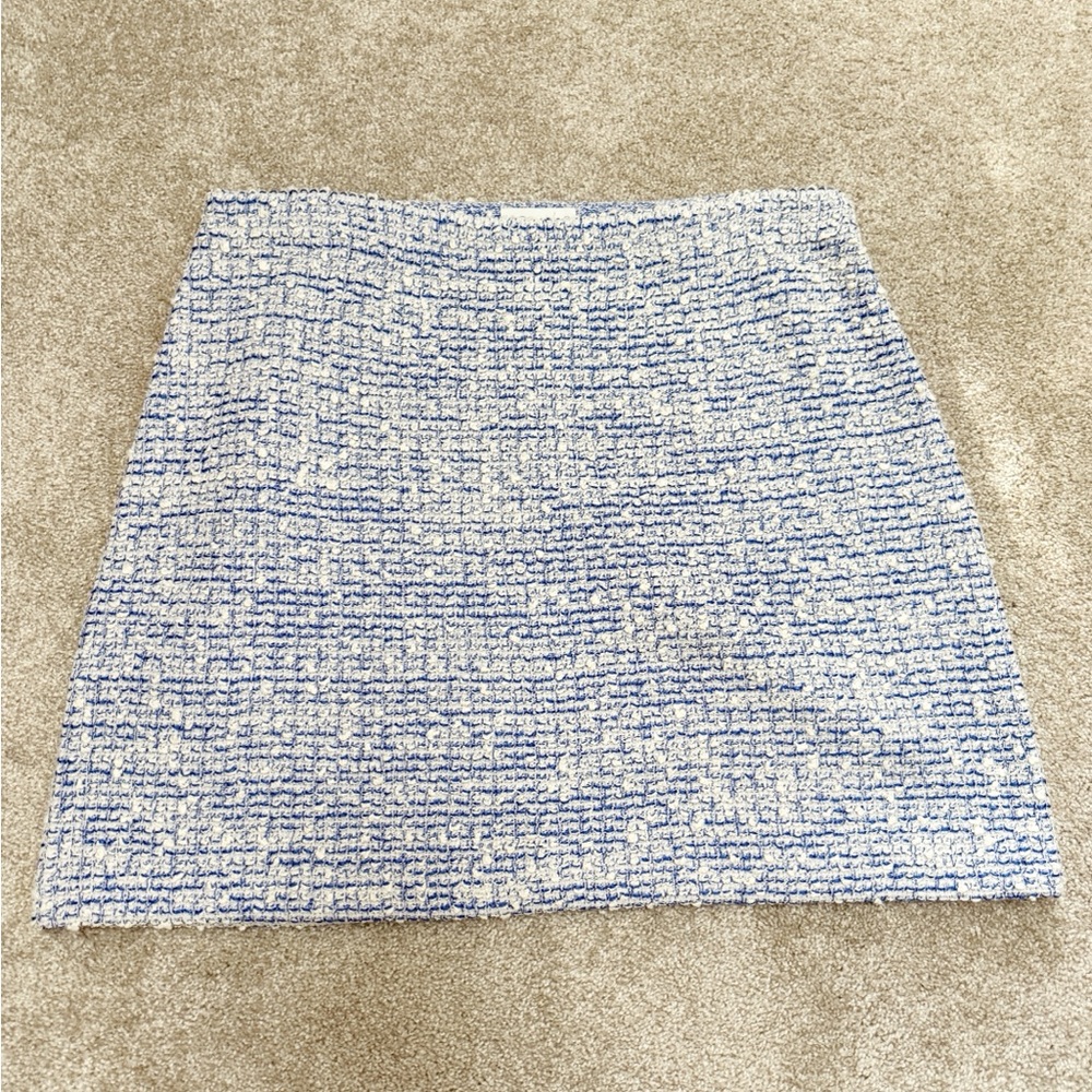 St. John - Metallic Tweed Boucle Skirt - size 12 - Excellent Condition